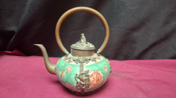 Small Chinese Green Porcelain Teapot, 10 cm width and 14 cm high