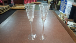 A Nice Pair of crystal tall stem champagne flutes 
H31cm.W7.3cm.