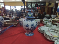 A Lovely Delft jar with lid.Blue and white 
H41cm.
W22cm. D27cm.