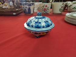 A Small Delft dish with a lid
W15cm. H13cm.
