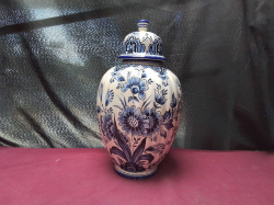 A Lovely round large Delft.Pot with lid 
W20cm. H36CM.
