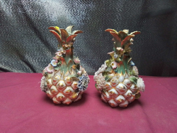 A Pair ceramic pineapple A/F
H18cm. W10cm.