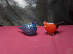 A Pair of glass birds frome Finland 
W15cm. H10cm.