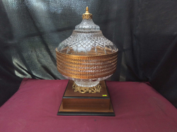 A Lovely Metal crystal centre piece on stand
H50cm.
W28cm.