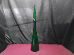 A Tall green decanter with Stopper 
W12cm.
H65cm.