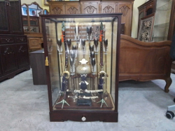 Large Japanese display set case,1980s,musical,Working, Hamayumi bows/arrows and sword, perfect condition 
H86cm.
W58cm.
