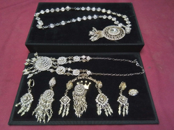 Royal Tiara collection of Thai jewelry in velvet case 