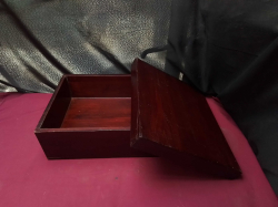 Rere antique Japanese Kiri wooden fine art storage box, with hidden dovetails, made by Roku 1910-1920s. Signed at Base 
W39cm. L32cm. H13.5cm