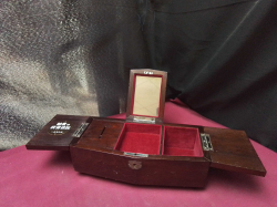 1950s Nippon kangyo Japan Bank,would give to clients,as a novelty vanity/piggyback box ,made frome Walnut, rare no key 
L24cm.W11cm.H9cm.
