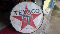 Large Double-Sided Texaco Petrol Station Sign.
H90cm.W87
