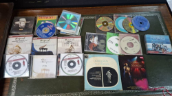 Mixed lots of CDs and DVDs music