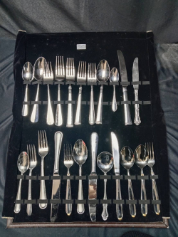 high quality tableware in  leather display bag 