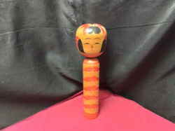A vintage yamagata -kei kokeshhi Doll by kobayashi kumekichi 1989-1983
H31cm.W5cm.