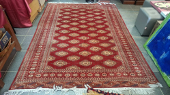 Hand made Red carpet. Dimmensions. 266x188 cm