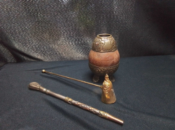 A bombilla drinking straw  for drinking yerbanate mate with gourd cup tea 
H10.5cm. W6CM.