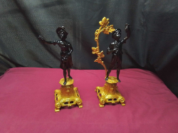 A Pair of Bronze garnatures 
H33cm. W12cm.