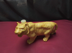 high quality tiger porcelain decanter 
H8cm.W22cm.