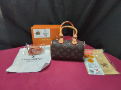 lovely ladies handbag in a box 