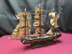 Vintage 18th Century Spanish Frigate Model Ship.
H34cm. W7cm. L44cm.