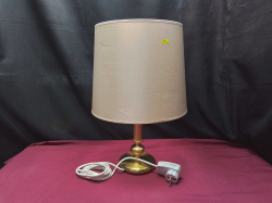 A Nice Brass colum lamp
H45cm. W30cm.