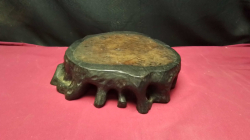 Vintage carved wood vase stand .
W20cm. H7cm.