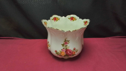 Old Country Rose Style flower vase made in England( stamped).