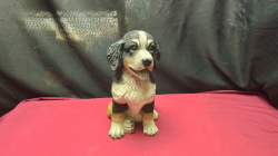 Cavalier King Charles Spaniel dog figurine, home 
or garden decoration.
H30cm. W16cm. D20cm.