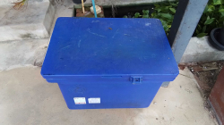 A Small Blue ice box.
100 liter. 