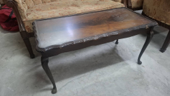 Rectangular wooden coffee table Chippendale/Queen Anne) style. Dimensions H.47 cm W.47 cm L.97 cm