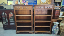 A Pair of Mahogany Bookshelf with drawer and shelves. H.147 cm W.93 cm L.48 cm

