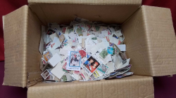 A Large mixed Assortment of World vintage and modern postage stamps 1/2 kilo 