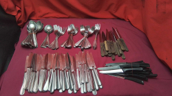  A Large Selection of 164 item knives Forks and spoon including steak knives 
Fork 46 piece 
Soup spoon 8
Table spoon 29 piece 
Dinner knives 45 piece 
Steak knives 36 piece 