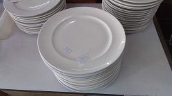 13 large white dinner plates 
W31.5cm.