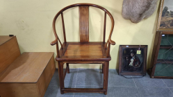 A beautiful antique Chinese horseshoe arm chair. Circa late 19th century/early 20th Century.