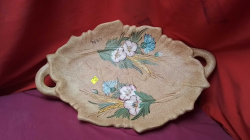 A pottery tray signed poterie de la Columbe a French pottery from 1950's to 1980's by Artist. Madeline and Georges pelletier in orgeval France highly collectable.
Size 50x33cm.
