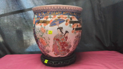 A Chinese plant pot orfish pot on a stand.
14x29cm.