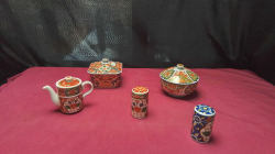 Five pieces of Imari wear.
9x11x6cm.