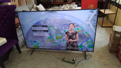 LG Smart TV 70 inches with remote (in office) working perfectly 