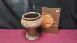 A genuine old Ban-chiang Pedestal Bowl with lovelymarking.
H19 W10cm.
