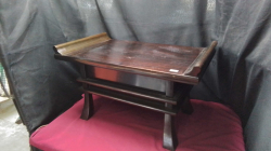 Namukuma -chan Kobo Singing Desk Buddhish stand.
H36 W52cm.