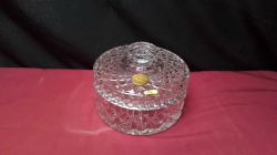 Aa nice crystal jar with a lid.
H13 W17cm.