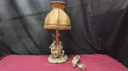 A ceramic table lamp 2 children and a deer.
H46 W21cm.