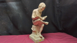 A statue of a boy Reading a book.
H36 W10 D12cm.