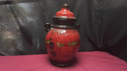 A west German rumtopf jar with lid.
H35 W13cm.