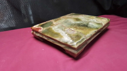 Havy marble stand.
29x23cm.
