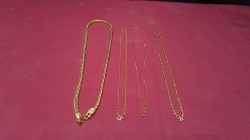 4 Men's and Ladies 'Necklace. 