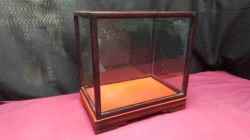 High quality display box.
H27 W26cm.D17cm.