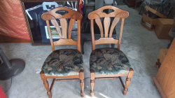 A Nice Pair of Oak dinning chairs. 