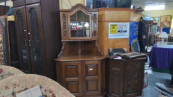 A Mid Century Oak French glazed corner Cupboard. 
82×58×170cm.
