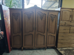 An Oak solid 4 door French wardrobe. 
H2m. W158cm. D59cm.